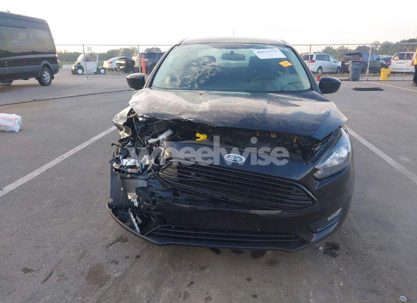 Photo 6 of 2018 Ford Focus SE (VIN 1FADP3FE8JL320948)