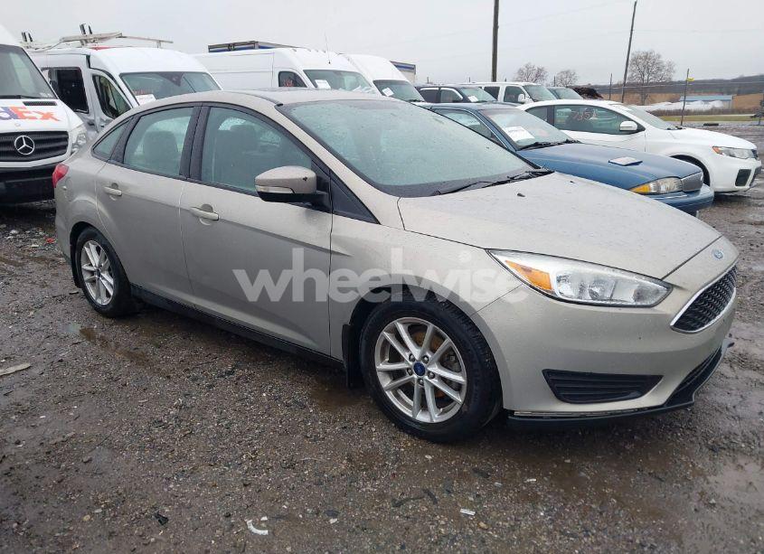 2016 Ford Focus SE (VIN 1FADP3FE9GL232533) main photo