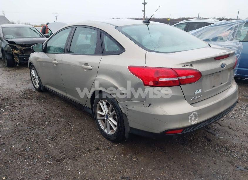 Photo 3 of 2016 Ford Focus SE (VIN 1FADP3FE9GL232533)