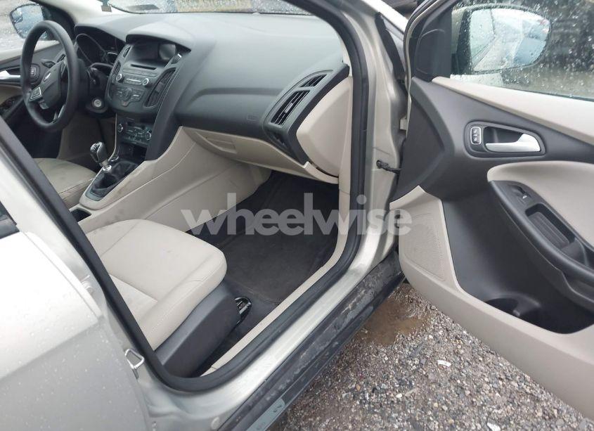 Photo 5 of 2016 Ford Focus SE (VIN 1FADP3FE9GL232533)