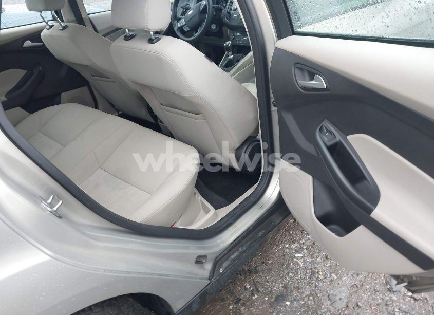 Photo 8 of 2016 Ford Focus SE (VIN 1FADP3FE9GL232533)