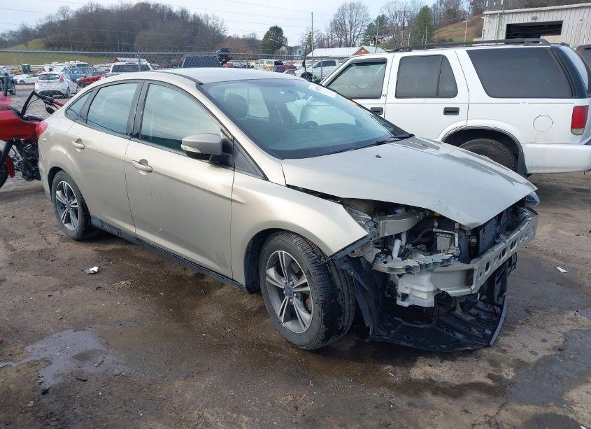 2016 Ford Focus SE (VIN 1FADP3FE9GL237327) main photo