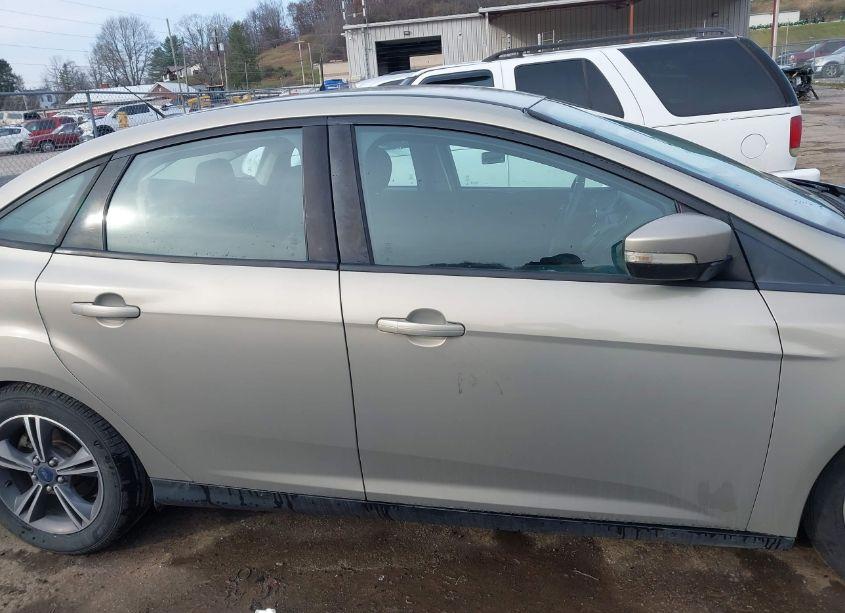 Photo 14 of 2016 Ford Focus SE (VIN 1FADP3FE9GL237327)