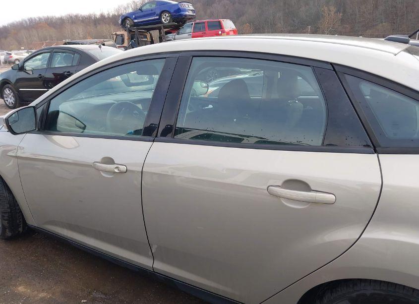 Photo 15 of 2016 Ford Focus SE (VIN 1FADP3FE9GL237327)