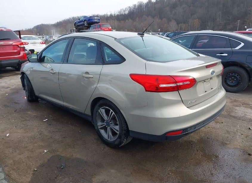 Photo 3 of 2016 Ford Focus SE (VIN 1FADP3FE9GL237327)