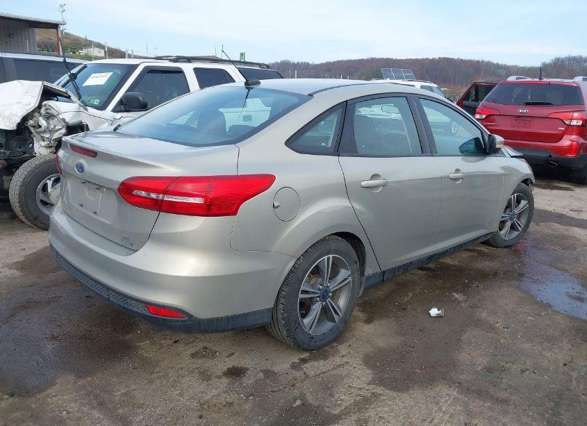 Photo 4 of 2016 Ford Focus SE (VIN 1FADP3FE9GL237327)