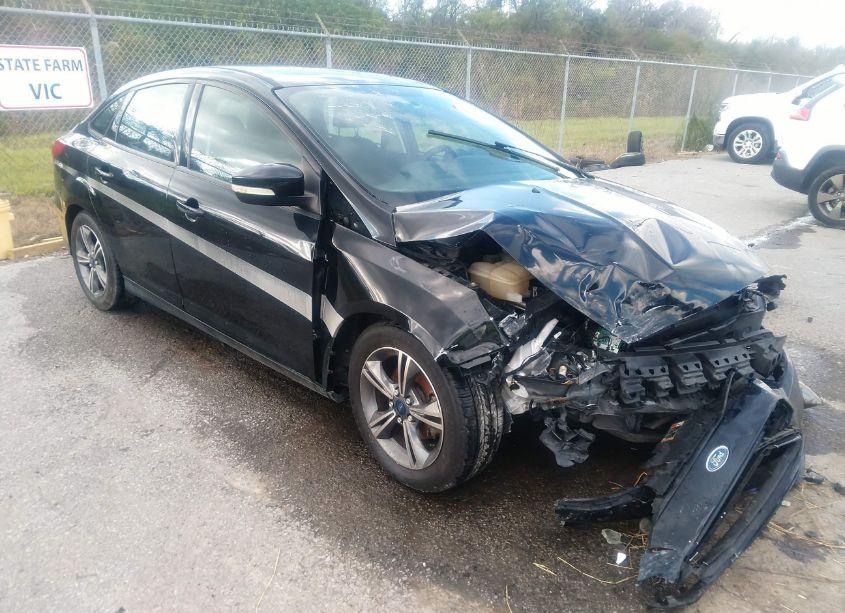 2016 Ford Focus SE (VIN 1FADP3FE9GL332230) main photo