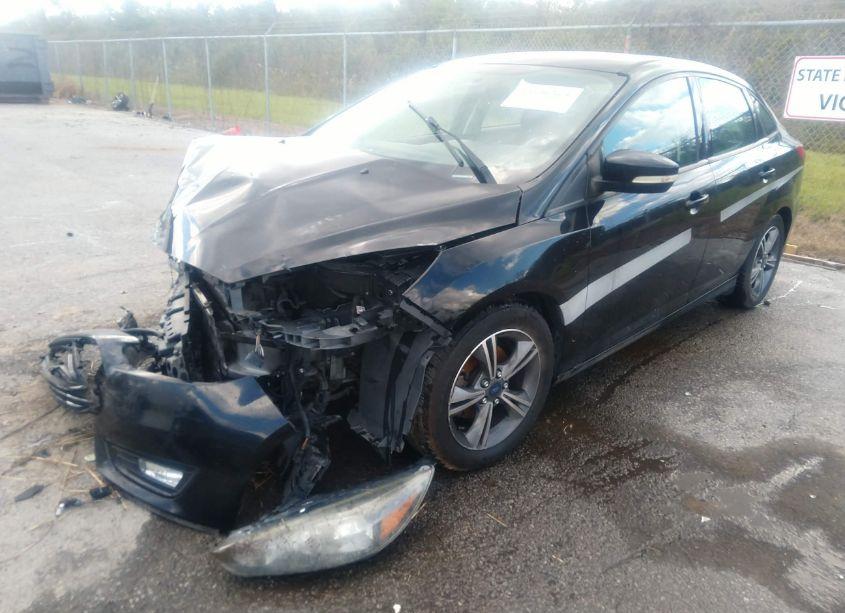 Photo 2 of 2016 Ford Focus SE (VIN 1FADP3FE9GL332230)