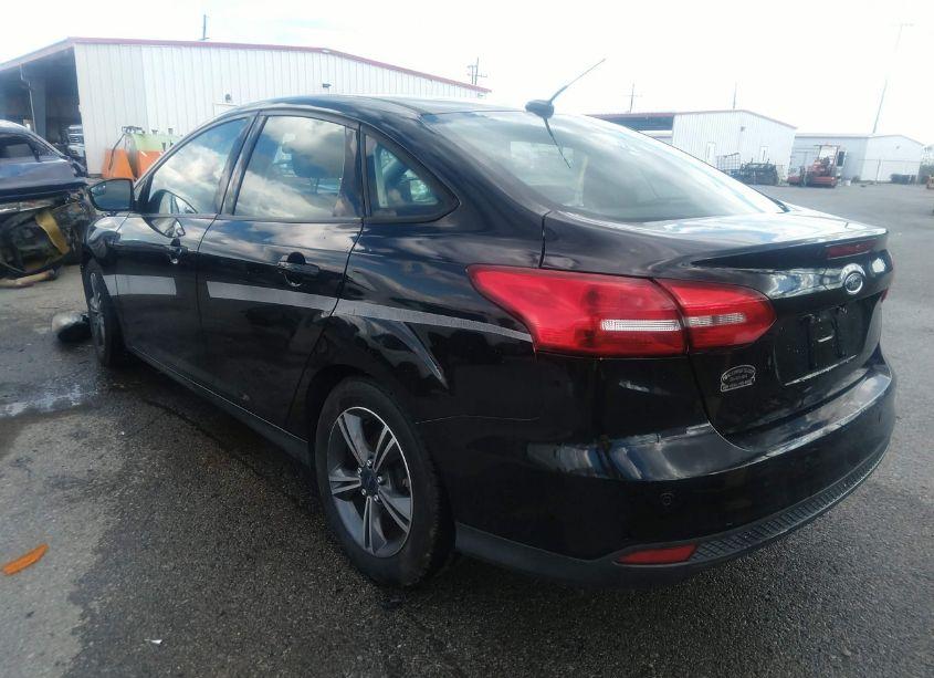 Photo 3 of 2016 Ford Focus SE (VIN 1FADP3FE9GL332230)