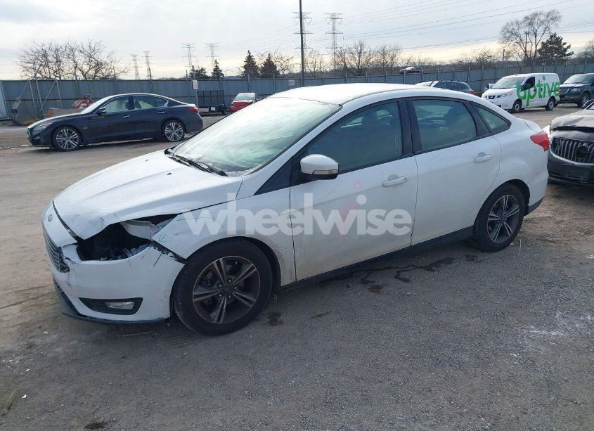 Photo 2 of 2016 Ford Focus SE (VIN 1FADP3FE9GL371660)