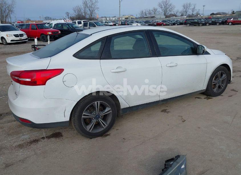 Photo 4 of 2016 Ford Focus SE (VIN 1FADP3FE9GL371660)