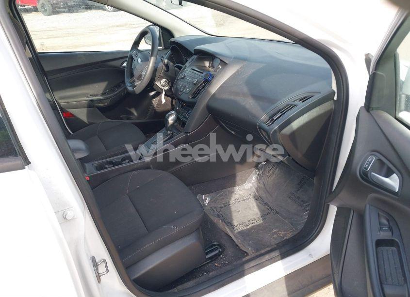 Photo 5 of 2016 Ford Focus SE (VIN 1FADP3FE9GL371660)