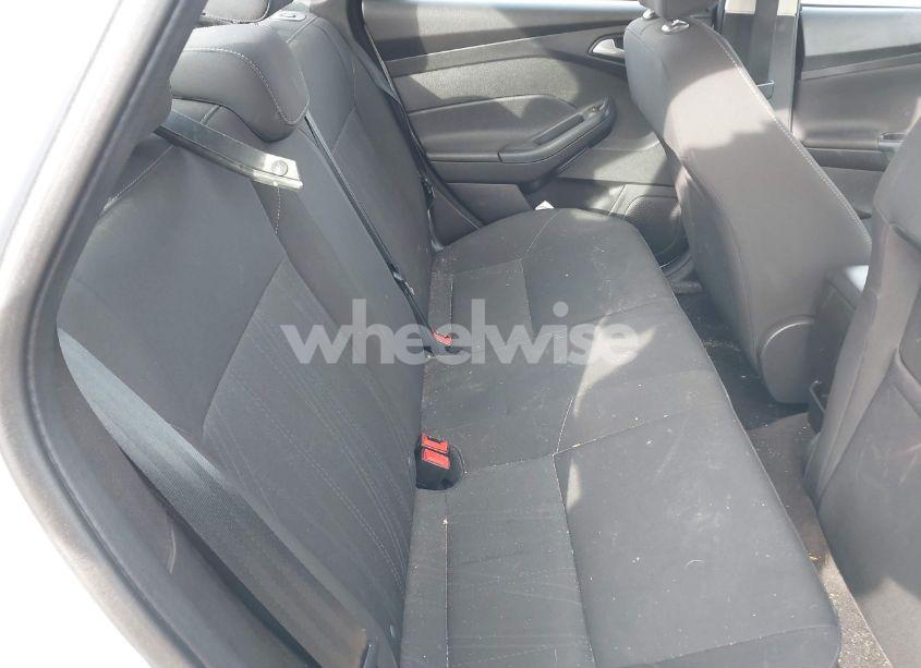 Photo 8 of 2016 Ford Focus SE (VIN 1FADP3FE9GL371660)