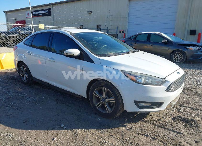 2016 Ford Focus SE (VIN 1FADP3FE9GL399281) main photo