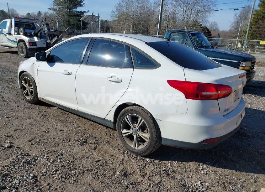 Photo 3 of 2016 Ford Focus SE (VIN 1FADP3FE9GL399281)