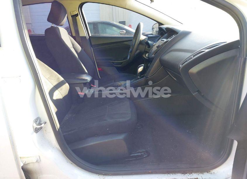 Photo 5 of 2016 Ford Focus SE (VIN 1FADP3FE9GL399281)