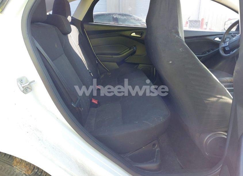 Photo 8 of 2016 Ford Focus SE (VIN 1FADP3FE9GL399281)