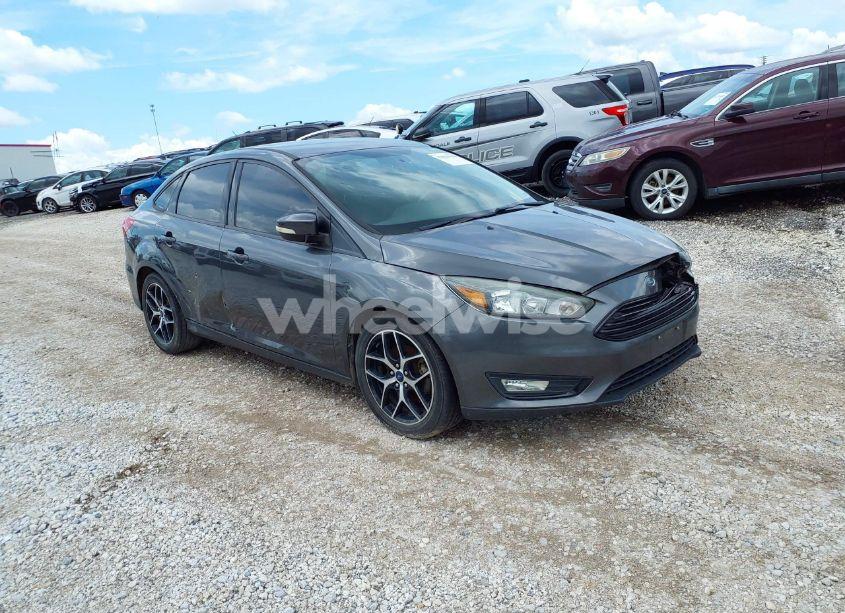 2017 Ford Focus SE (VIN 1FADP3FE9HL214504) main photo