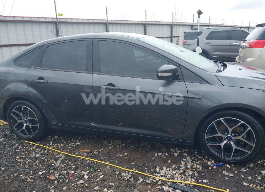 Photo 13 of 2017 Ford Focus SE (VIN 1FADP3FE9HL214504)