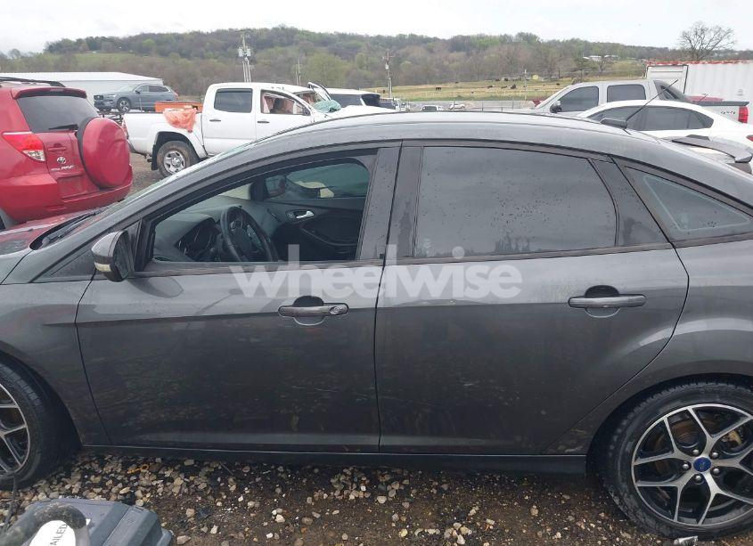 Photo 14 of 2017 Ford Focus SE (VIN 1FADP3FE9HL214504)