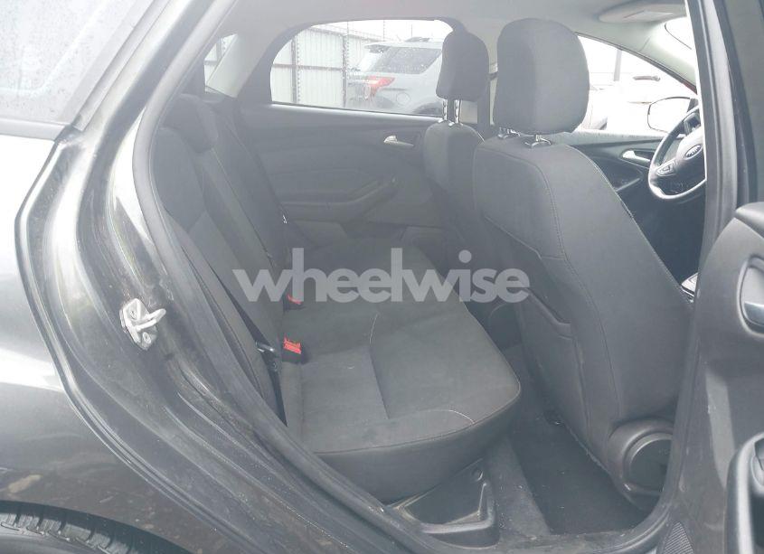 Photo 8 of 2017 Ford Focus SE (VIN 1FADP3FE9HL214504)