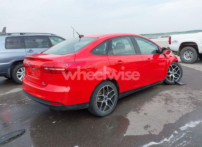 Photo 4 of 2017 Ford Focus SE (VIN 1FADP3FE9HL222795)