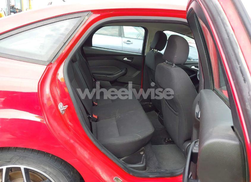 Photo 8 of 2017 Ford Focus SE (VIN 1FADP3FE9HL222795)