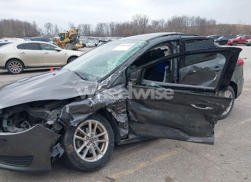 Photo 17 of 2017 Ford Focus SE (VIN 1FADP3FE9HL238432)