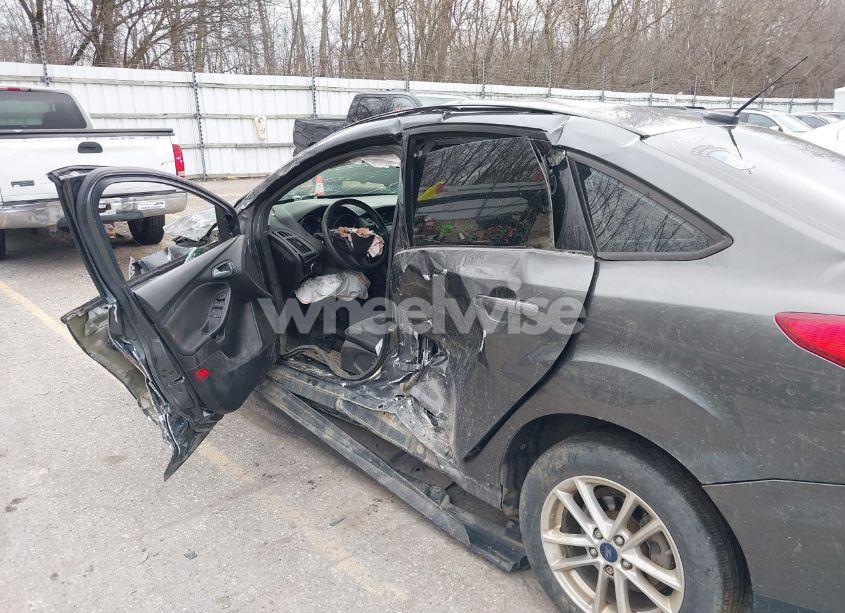 Photo 19 of 2017 Ford Focus SE (VIN 1FADP3FE9HL238432)