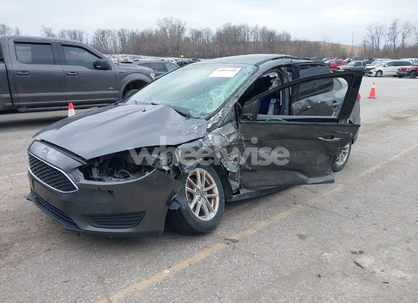 Photo 2 of 2017 Ford Focus SE (VIN 1FADP3FE9HL238432)