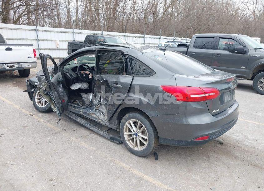 Photo 3 of 2017 Ford Focus SE (VIN 1FADP3FE9HL238432)