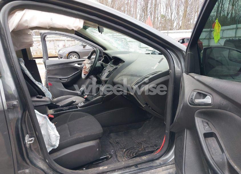 Photo 5 of 2017 Ford Focus SE (VIN 1FADP3FE9HL238432)