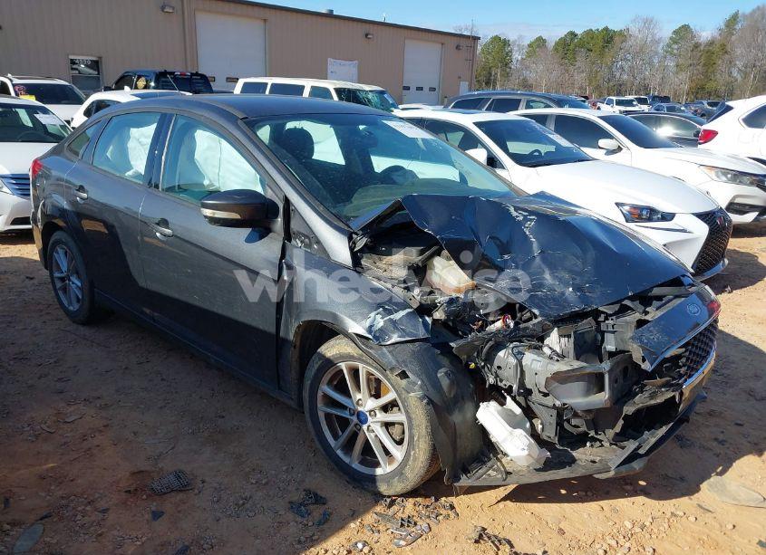 2017 Ford Focus SE (VIN 1FADP3FE9HL266179) main photo