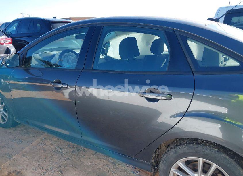 Photo 14 of 2017 Ford Focus SE (VIN 1FADP3FE9HL266179)