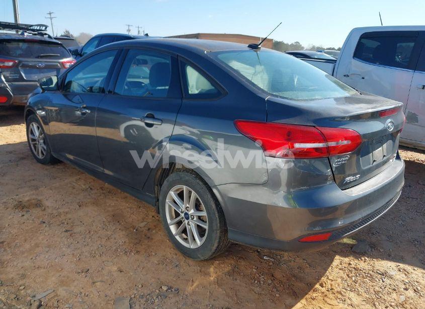 Photo 3 of 2017 Ford Focus SE (VIN 1FADP3FE9HL266179)