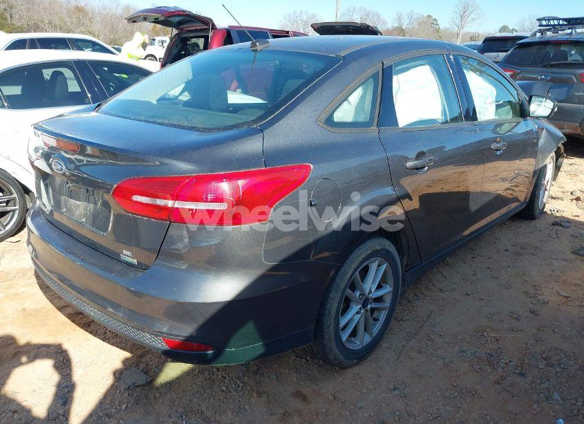 Photo 4 of 2017 Ford Focus SE (VIN 1FADP3FE9HL266179)