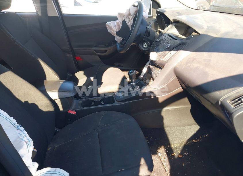 Photo 5 of 2017 Ford Focus SE (VIN 1FADP3FE9HL266179)