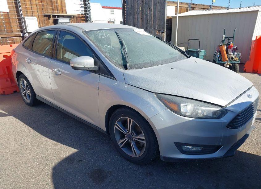2017 Ford Focus SE (VIN 1FADP3FE9HL276422) main photo