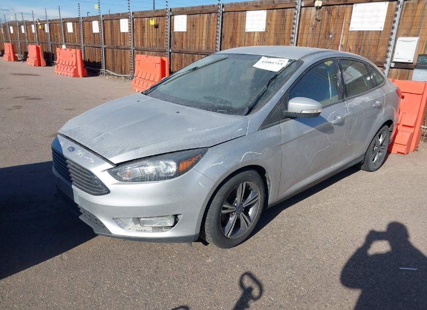 Photo 2 of 2017 Ford Focus SE (VIN 1FADP3FE9HL276422)