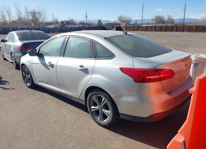 Photo 3 of 2017 Ford Focus SE (VIN 1FADP3FE9HL276422)