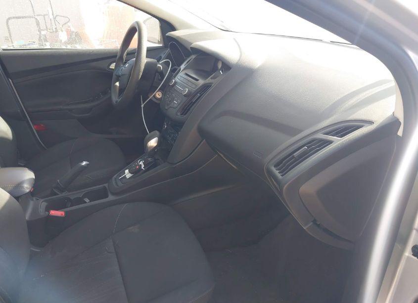 Photo 5 of 2017 Ford Focus SE (VIN 1FADP3FE9HL276422)