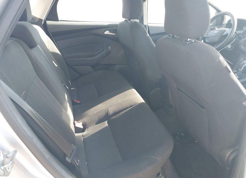 Photo 8 of 2017 Ford Focus SE (VIN 1FADP3FE9HL276422)