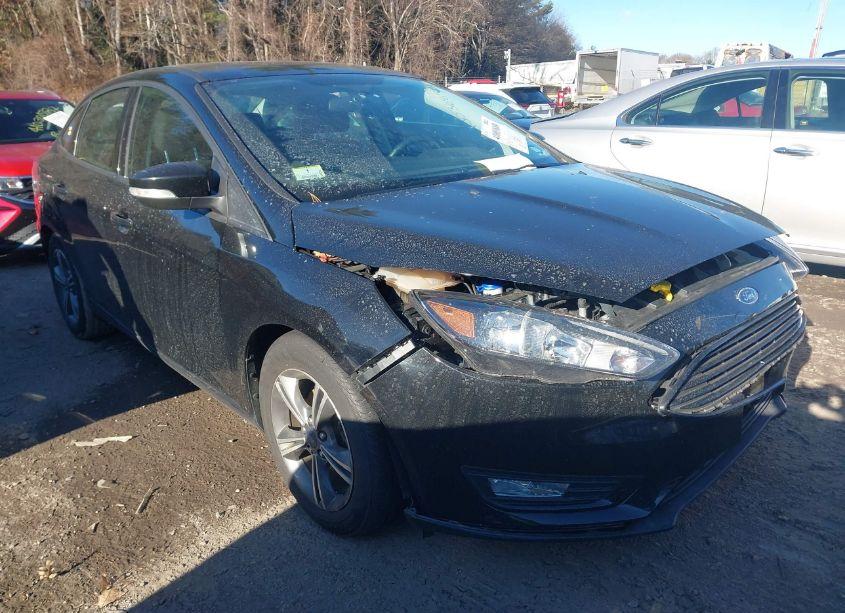 2017 Ford Focus SE (VIN 1FADP3FE9HL301318) main photo