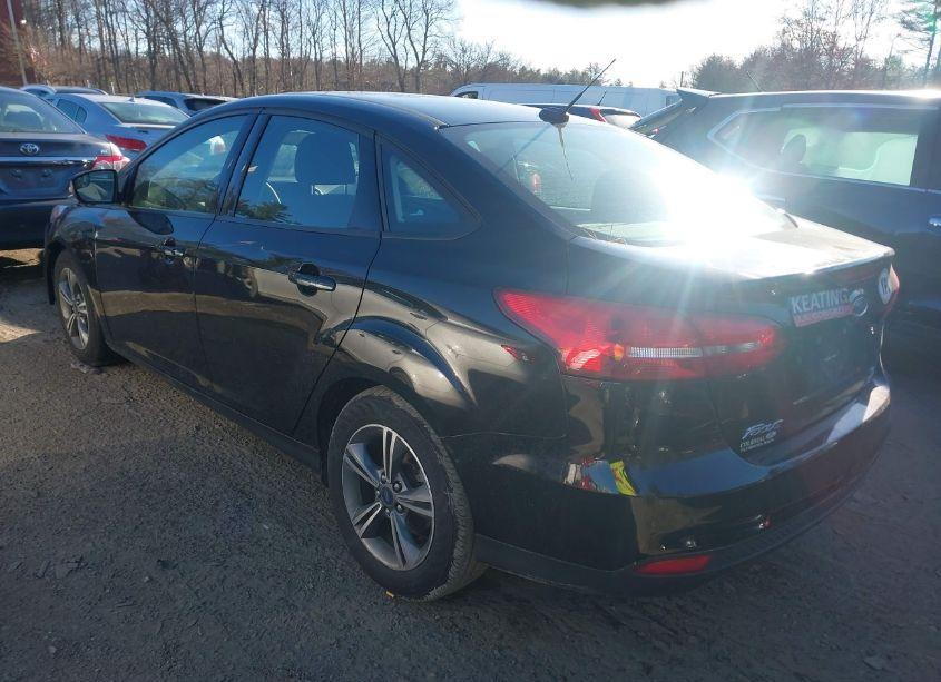 Photo 3 of 2017 Ford Focus SE (VIN 1FADP3FE9HL301318)