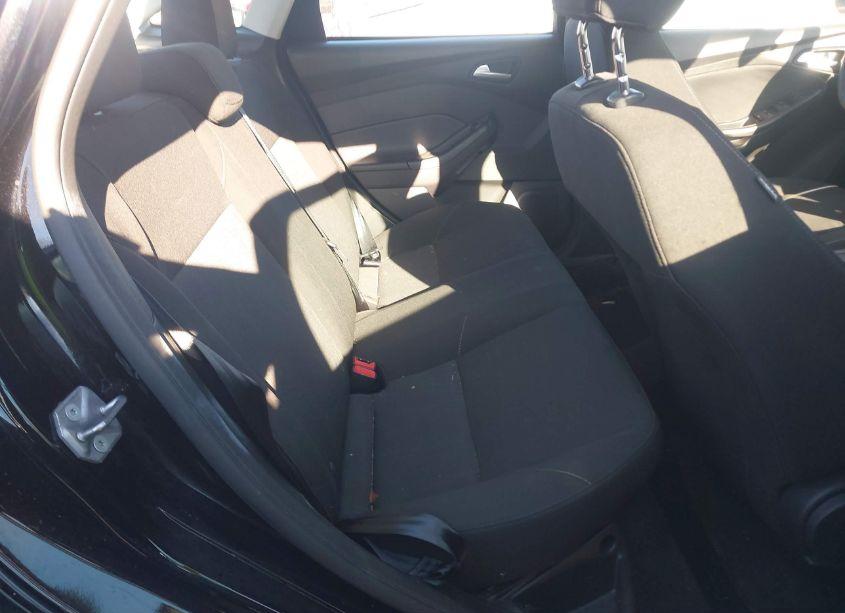 Photo 8 of 2017 Ford Focus SE (VIN 1FADP3FE9HL301318)