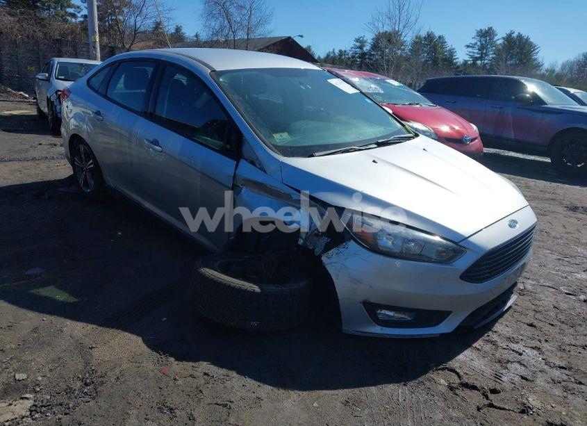 2017 Ford Focus SE (VIN 1FADP3FE9HL305403) main photo