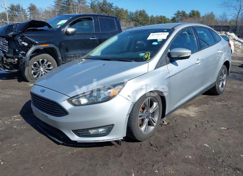 Photo 2 of 2017 Ford Focus SE (VIN 1FADP3FE9HL305403)