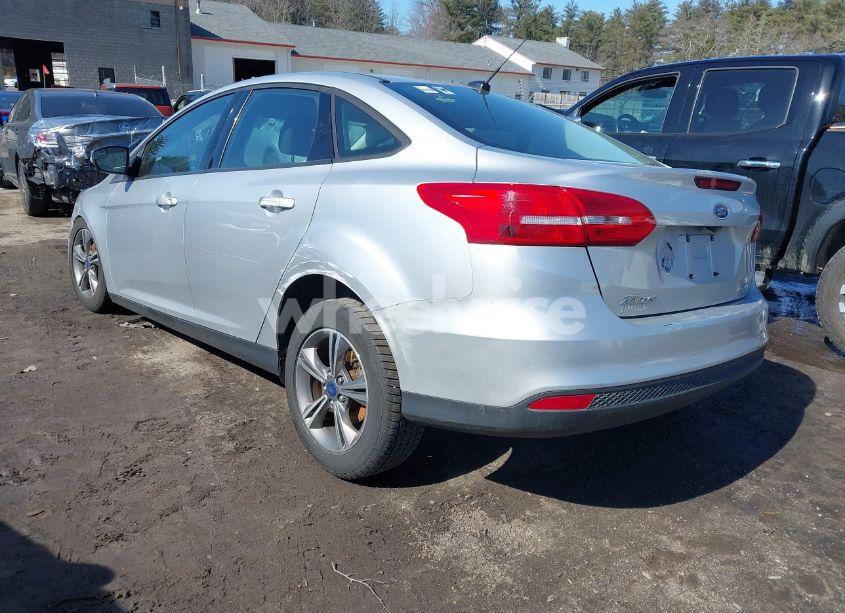 Photo 3 of 2017 Ford Focus SE (VIN 1FADP3FE9HL305403)