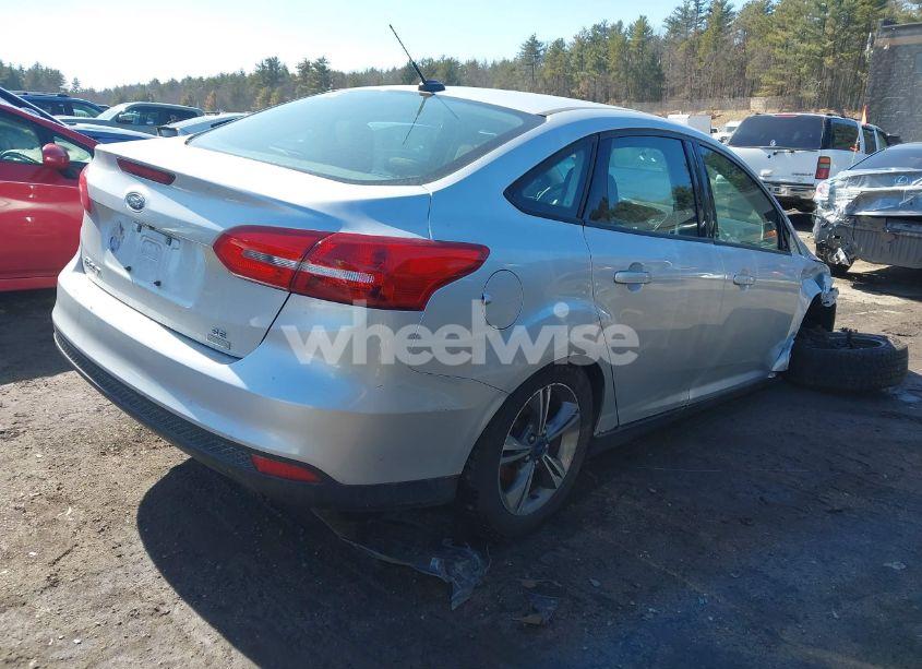 Photo 4 of 2017 Ford Focus SE (VIN 1FADP3FE9HL305403)