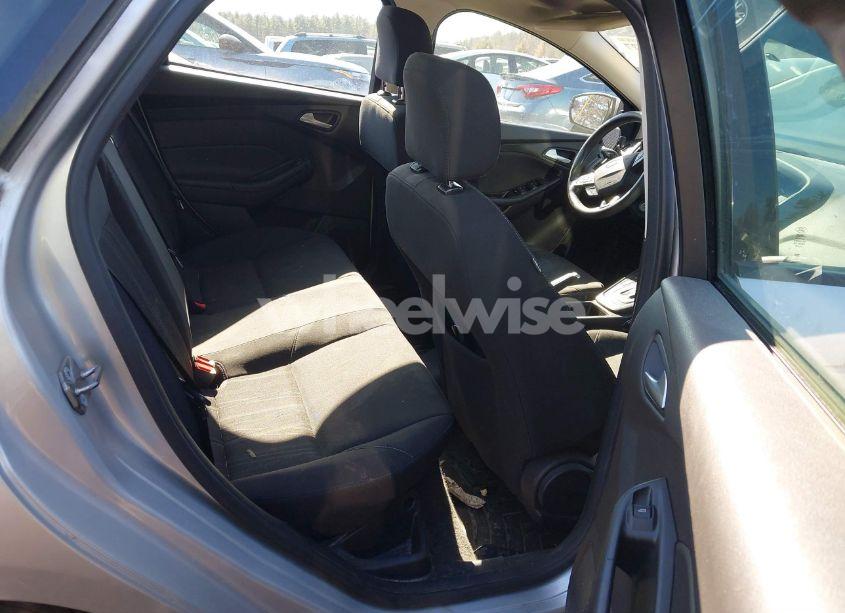 Photo 8 of 2017 Ford Focus SE (VIN 1FADP3FE9HL305403)